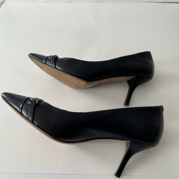 (*2 for $30) Leather Coach Navy Pumps size 6 - Picture 9 of 14